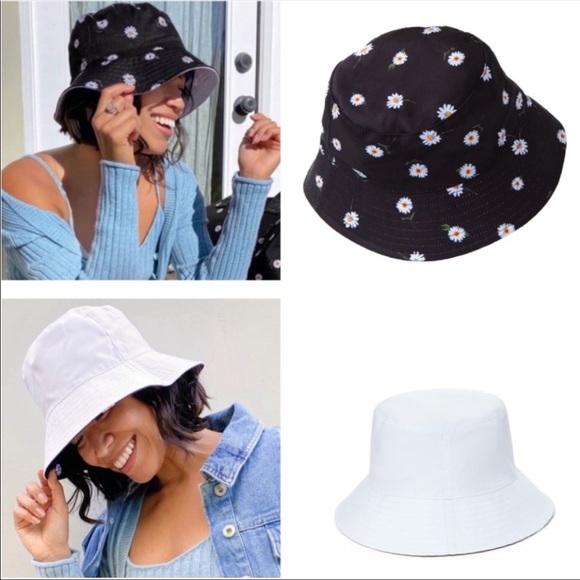 Alice + Olivia Accessories - ALICE + OLIVIA X FABFITFUN REVERSIBLE WHITE AND BLACK FLORAL DAISY BUCKET HAT